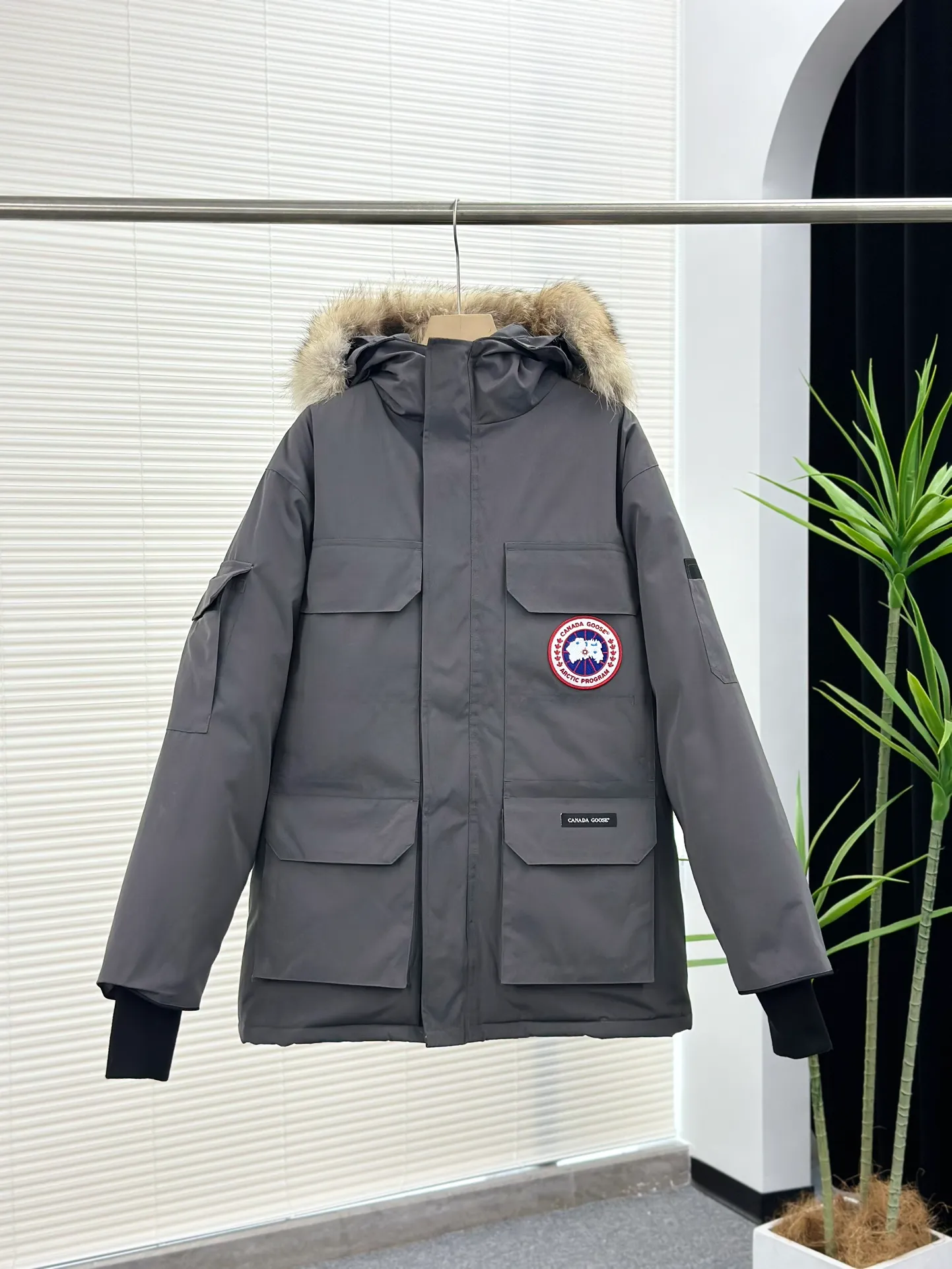 P680 𝗖𝗮𝗻𝗮𝗱𝗮 𝗚𝗼𝘀𝗲 / 🇨🇦 Canada Goose New Version 08 Down Jacket - Graphite Gray